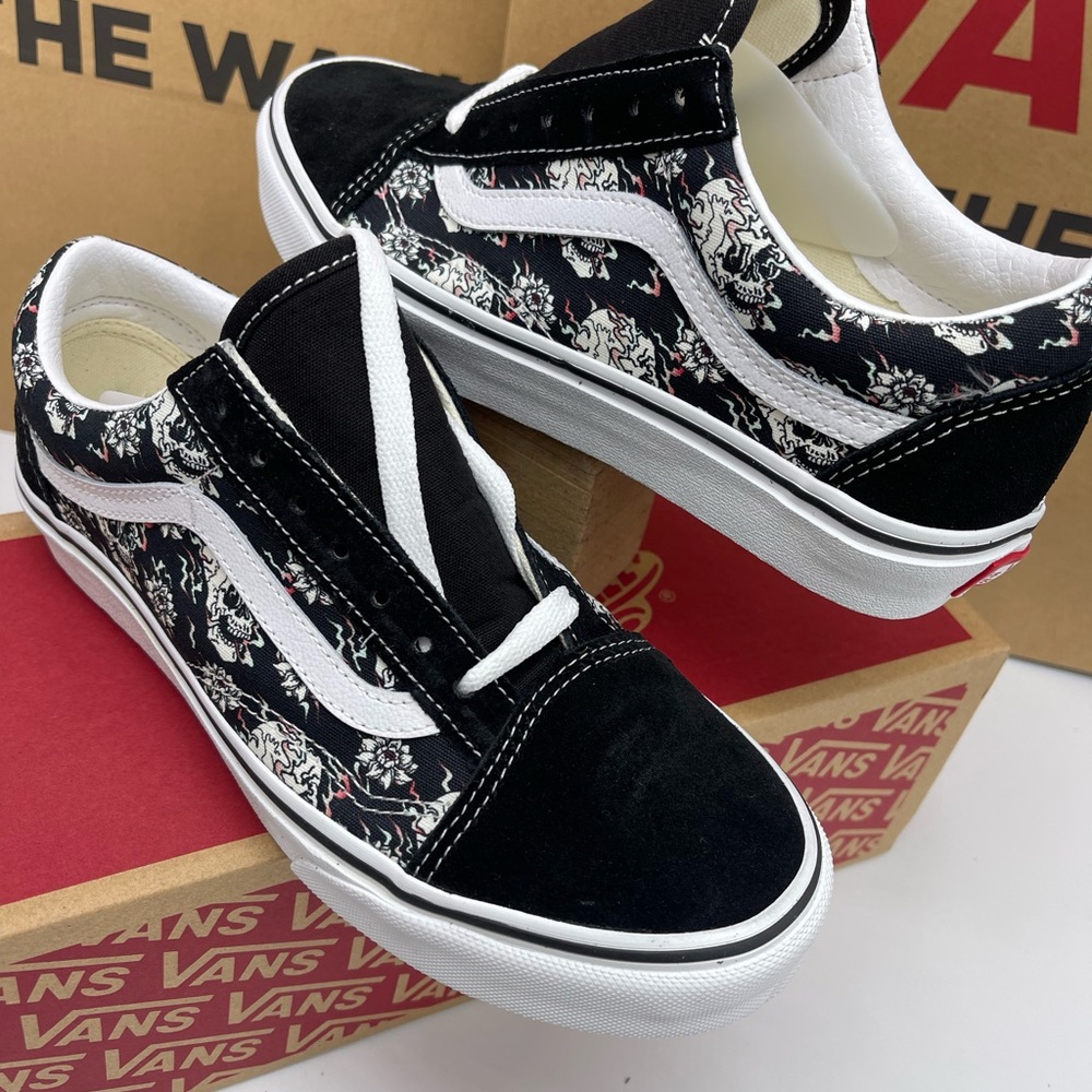 Vans WMNS Old Skool (Flash Skulls)Multi/True White Sneakers
VN0A38G118C - Picture 9 of 16